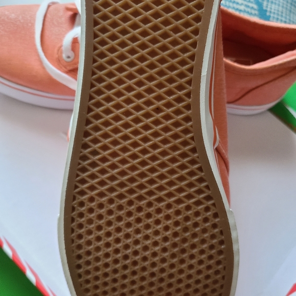 Like new women's size 8 coral/floral Vans - Picture 3 of 4